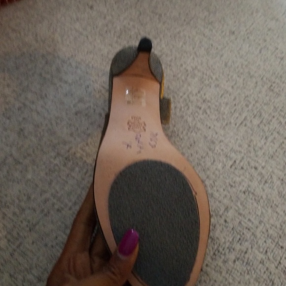 Shoes - Picture 4 of 4